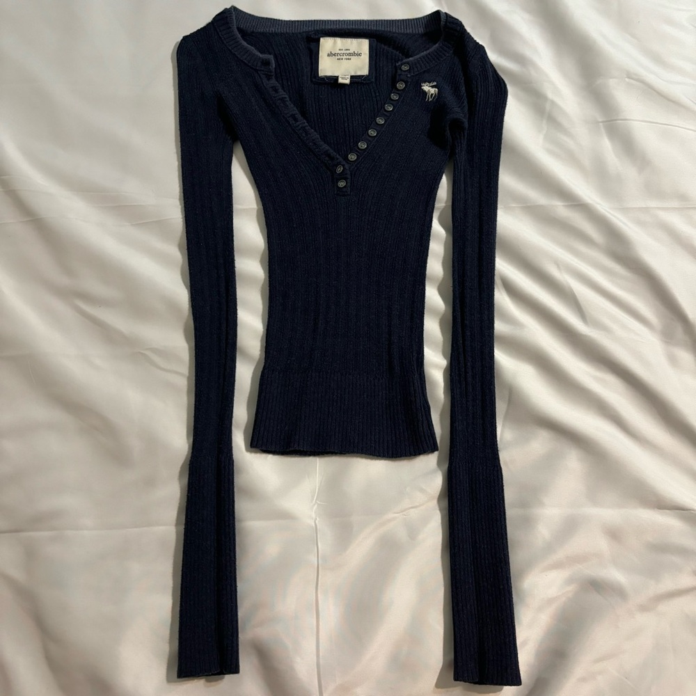 Sold - Y2K Abercrombie navy long sleeve henley